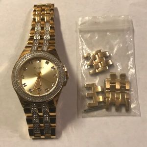 Men’s Bulova Watch
Extra links included.